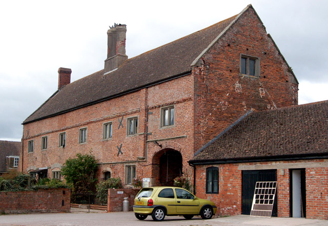 Normandy Farmhouse from 1801 with Stables and 4.3 ha of Grazing — photo 2